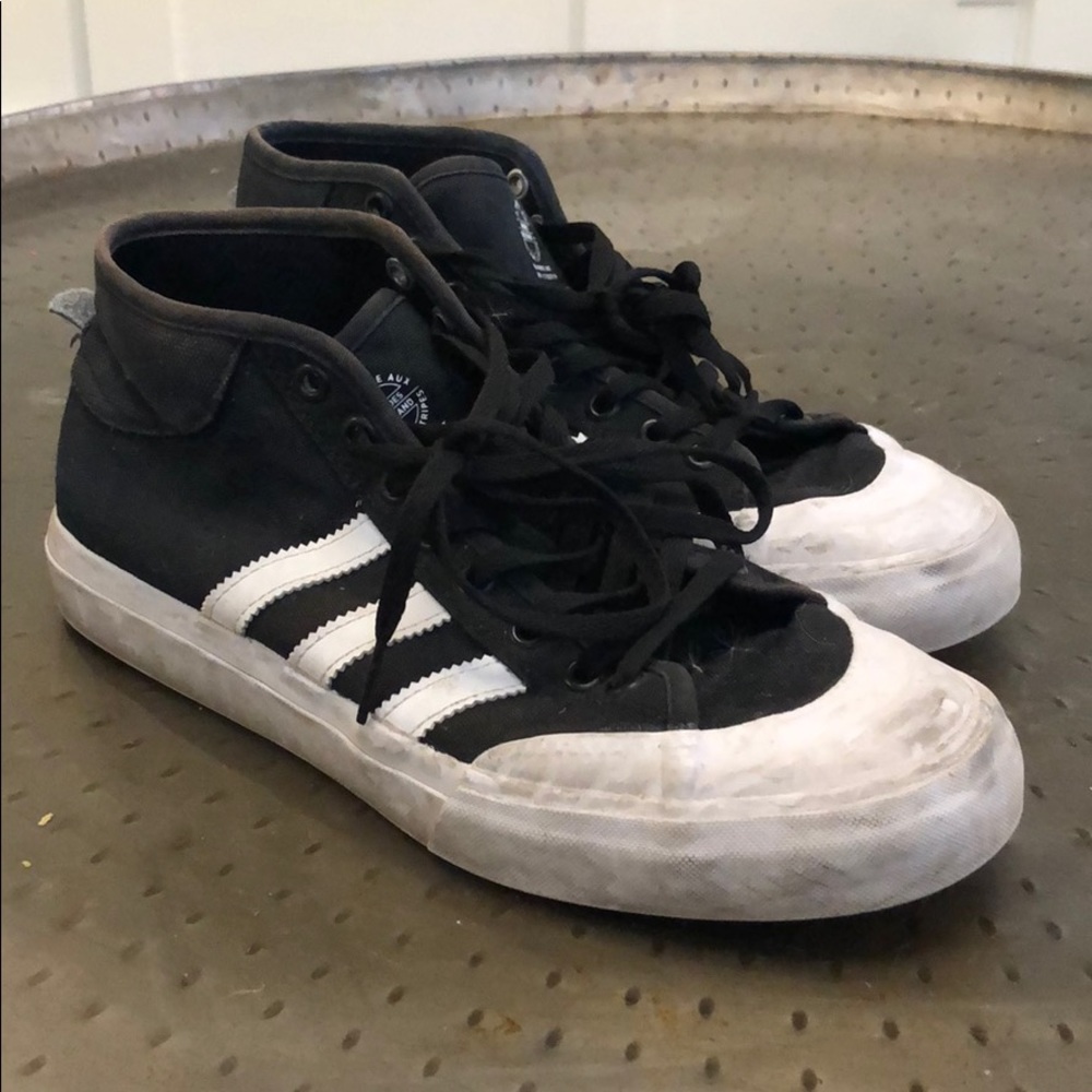 Men’s skateboarding shoes sz 8